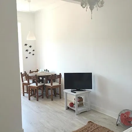 Charming 1 Bedroom Near Tagus River Alcantara 4 People Lisboa